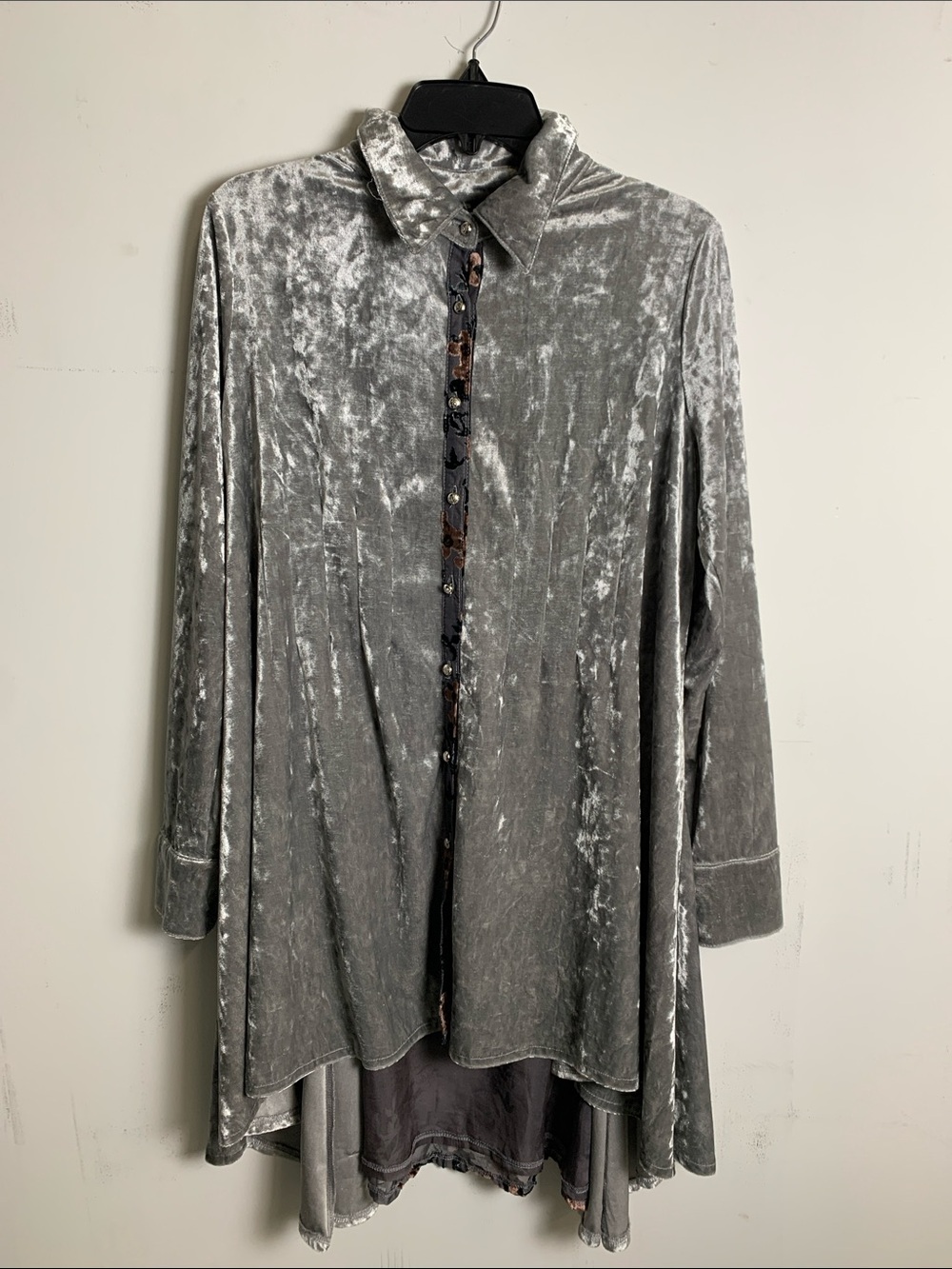 Dor Dor Women’s Silver Velvet Longline Jacket